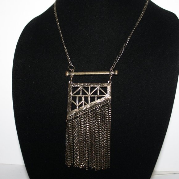 Beautiful bronze dangle necklace 30-33"